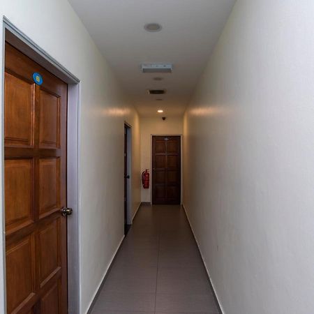 Oyo 44095 Bluewater Hotel Mersing Exterior photo