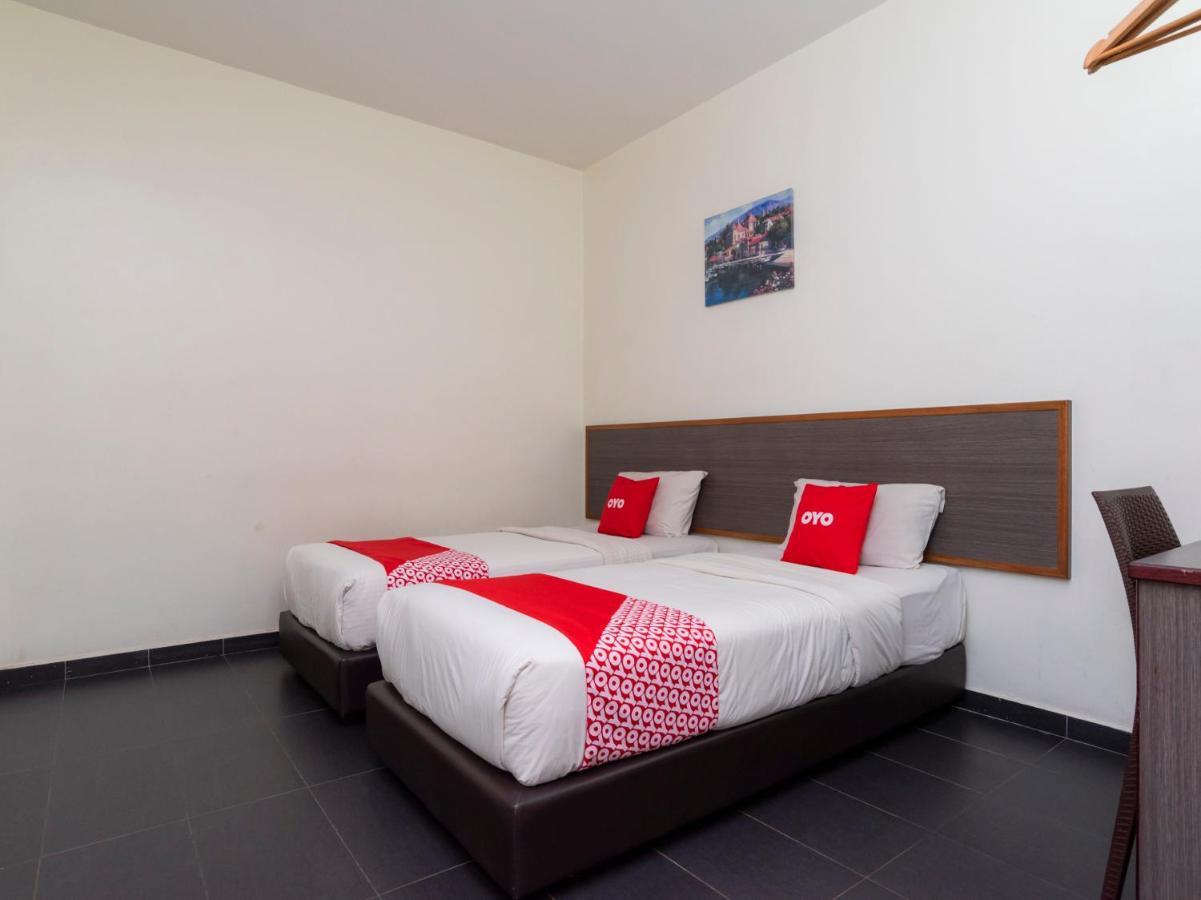 Oyo 44095 Bluewater Hotel Mersing Exterior photo