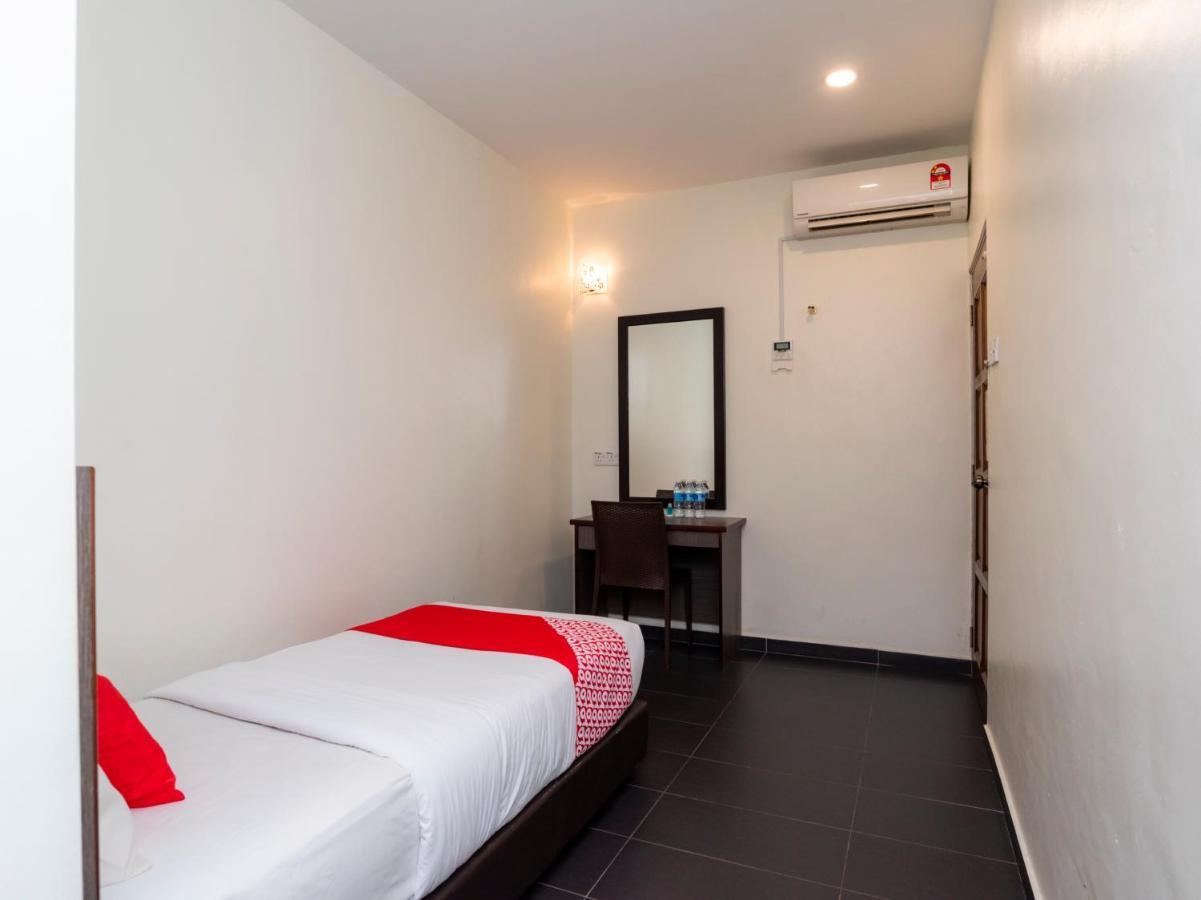 Oyo 44095 Bluewater Hotel Mersing Exterior photo