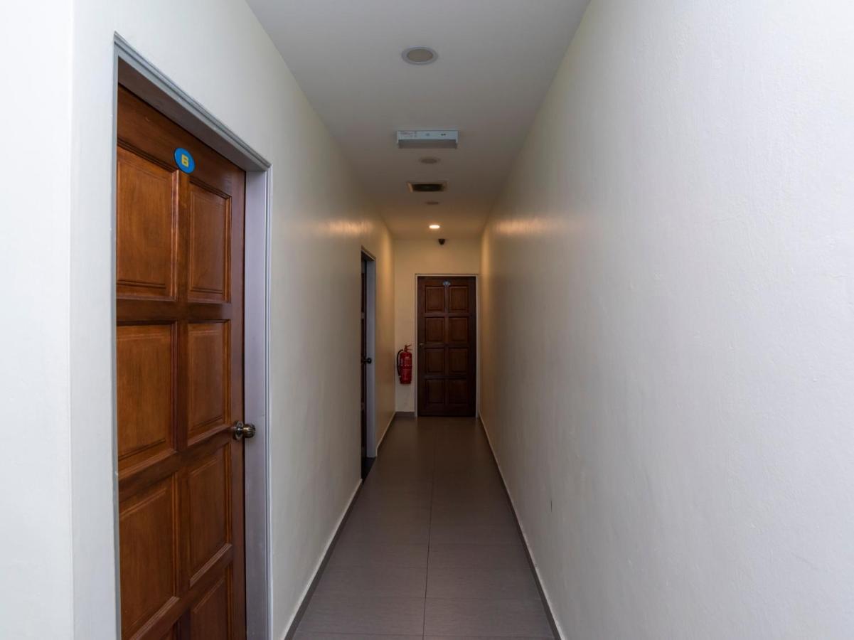 Oyo 44095 Bluewater Hotel Mersing Exterior photo